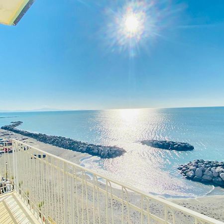 Sea View Apartment 5 Mt From The Beach Салерно Екстериор снимка