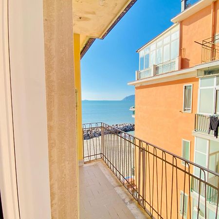 Sea View Apartment 5 Mt From The Beach Салерно Екстериор снимка