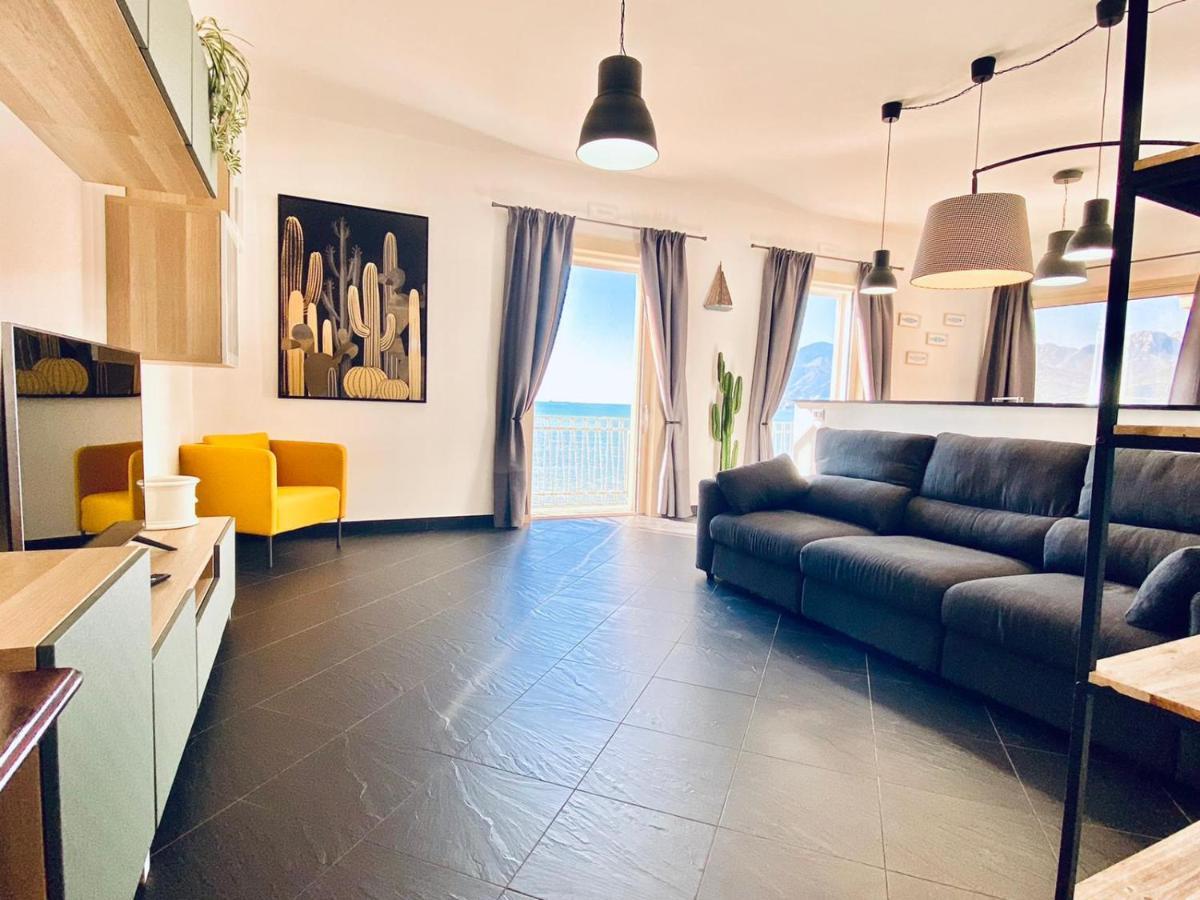 Sea View Apartment 5 Mt From The Beach Салерно Екстериор снимка