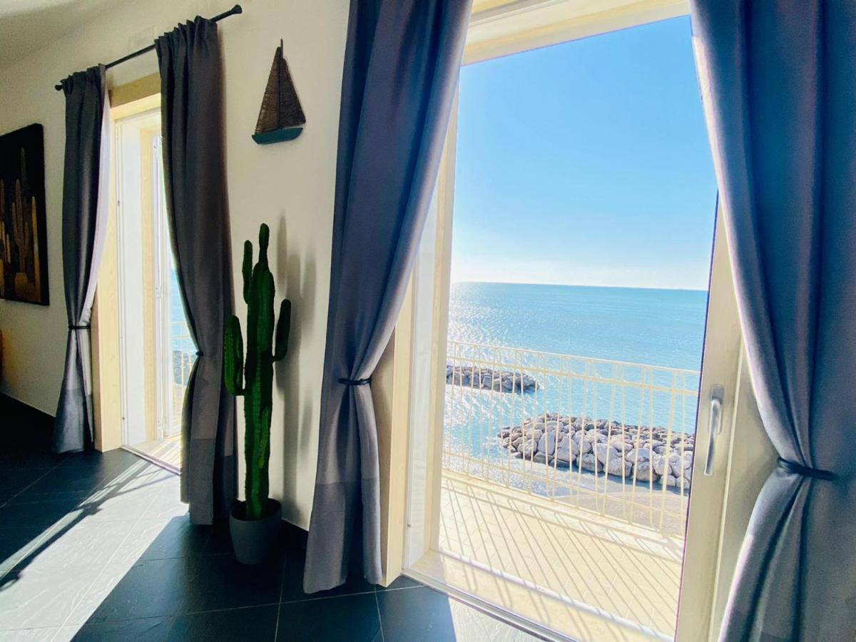 Sea View Apartment 5 Mt From The Beach Салерно Екстериор снимка