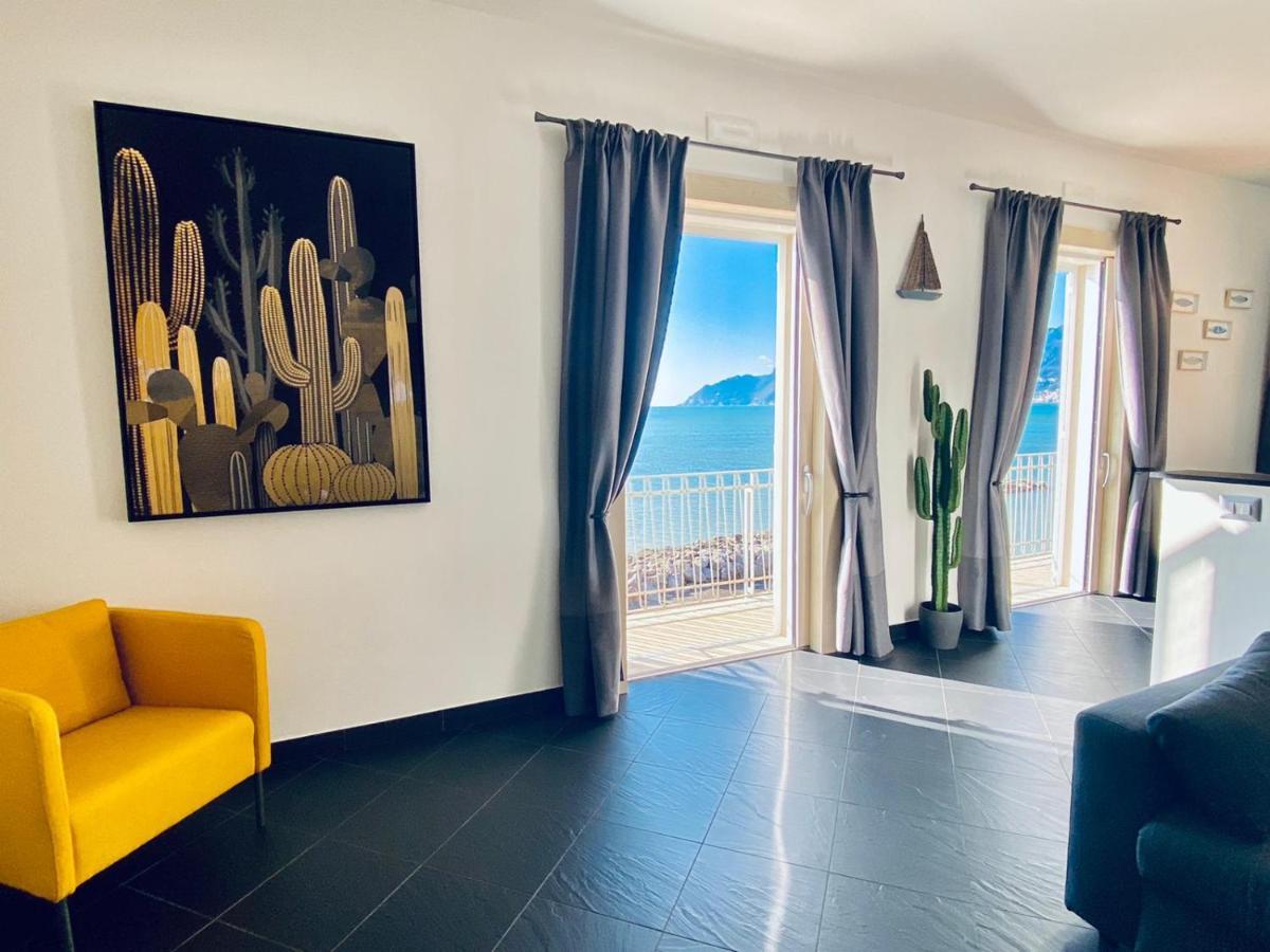 Sea View Apartment 5 Mt From The Beach Салерно Екстериор снимка