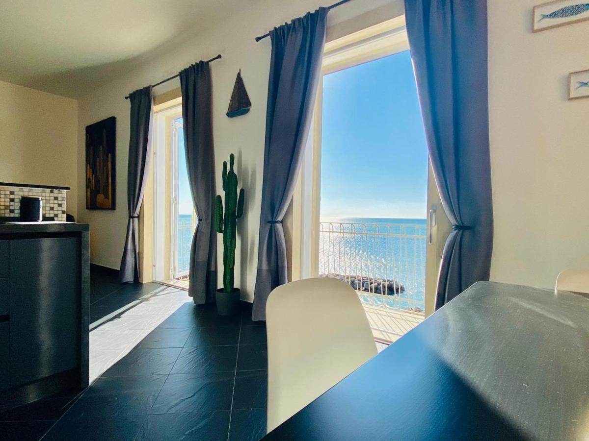 Sea View Apartment 5 Mt From The Beach Салерно Екстериор снимка