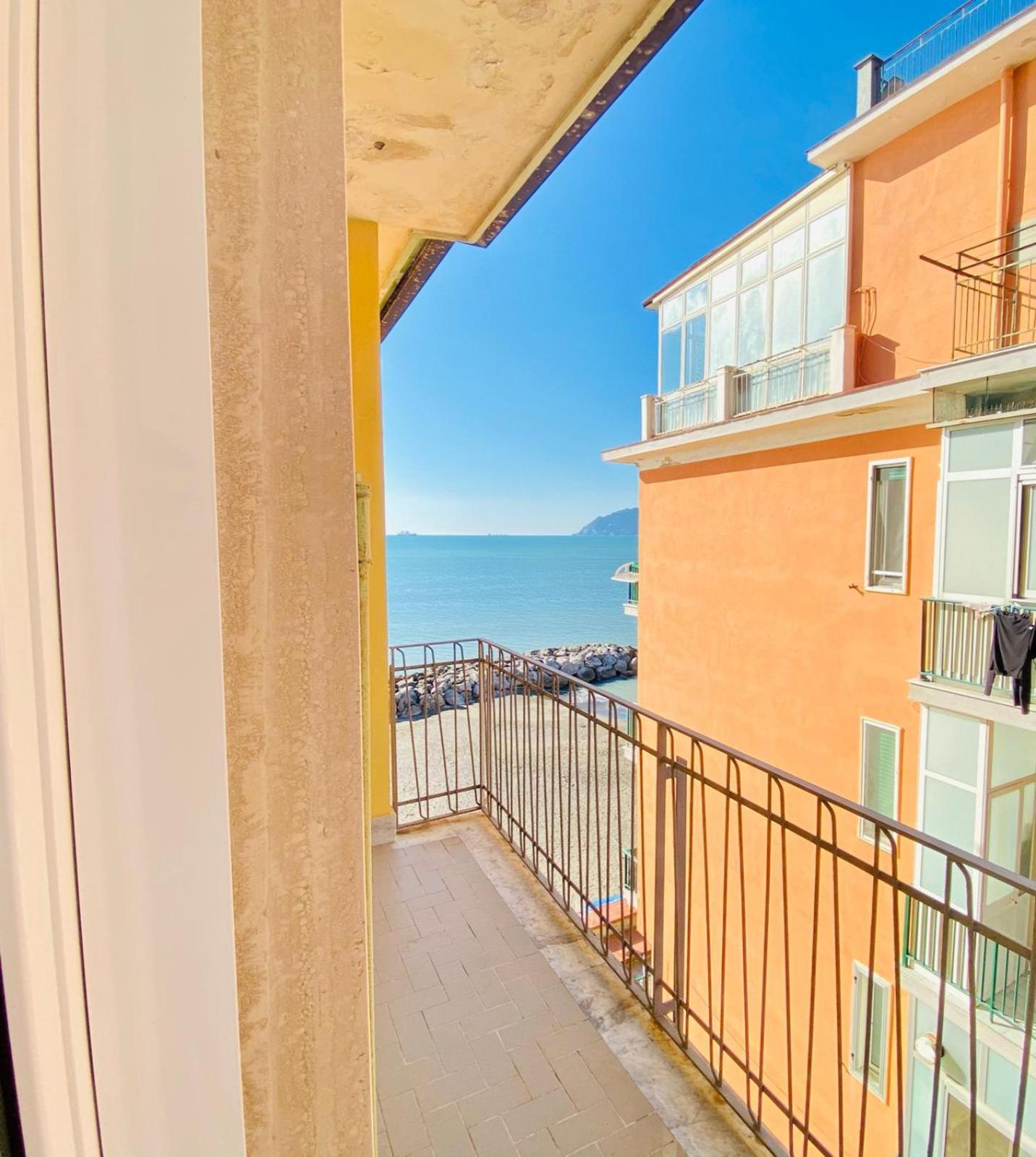 Sea View Apartment 5 Mt From The Beach Салерно Екстериор снимка