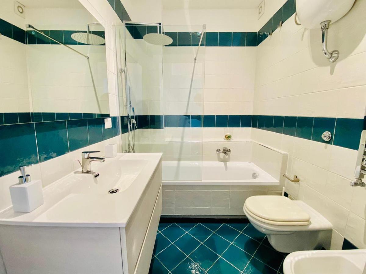 Sea View Apartment 5 Mt From The Beach Салерно Екстериор снимка