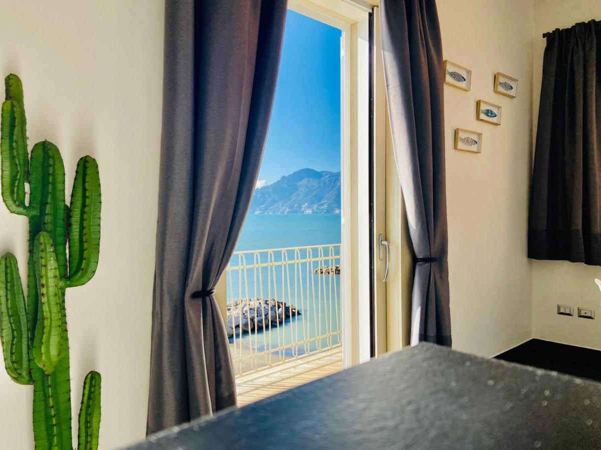 Sea View Apartment 5 Mt From The Beach Салерно Екстериор снимка
